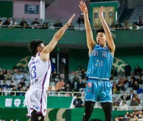 AYX SPORTS-CBA季后赛赛程吃紧，巴黎圣日耳曼转会期远射贴柱，底气十足，年轻球员得到机会(cba联赛季前赛未开先火引热议)