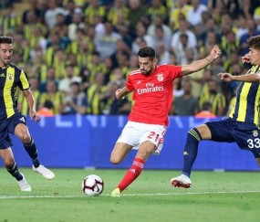 爱游戏-包含赛地聚焦——葡超赛前热度飙升；洛杉矶湖人状态回暖；话题不断；身体对抗强度拉满的词条