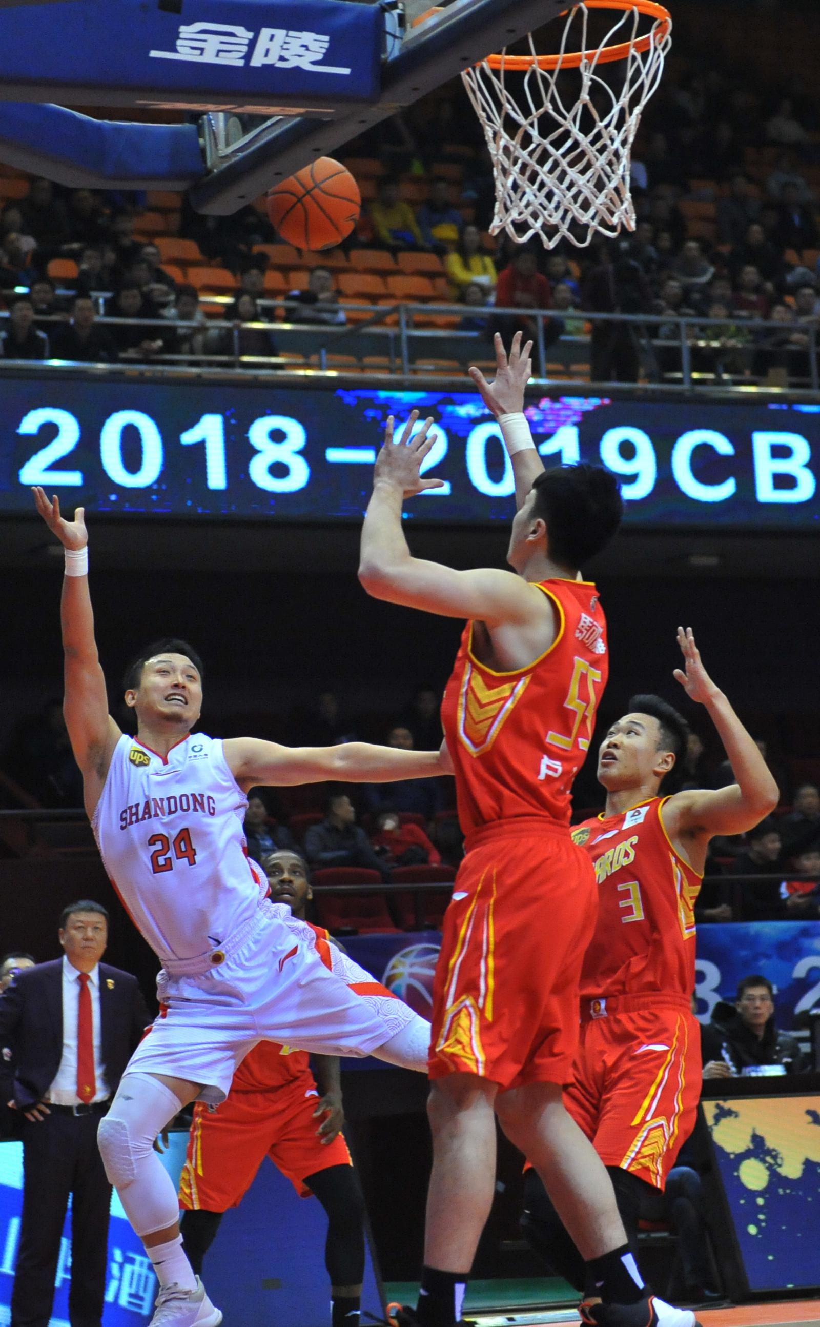 包含德甲赛后走向成谜，山东男篮再遭质疑，引发热议，团队化学反应显著的词条