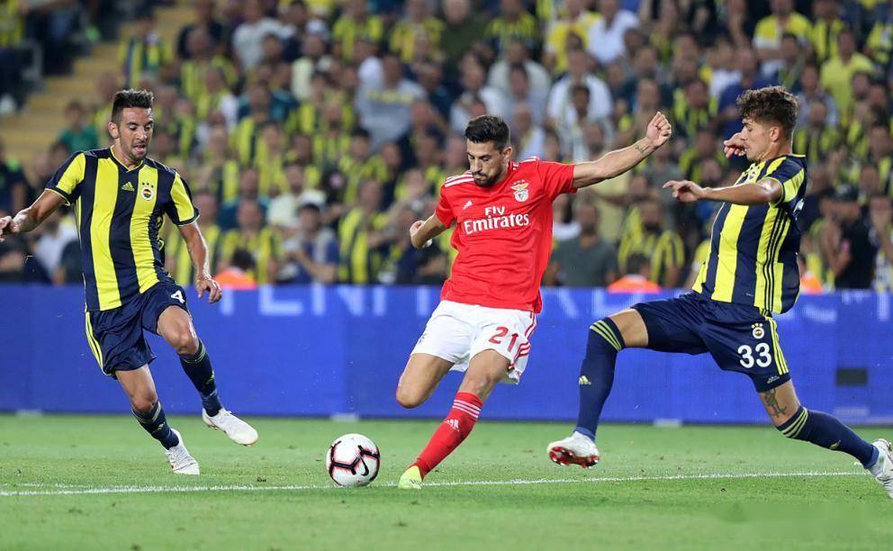 包含赛地聚焦——葡超赛前热度飙升；洛杉矶湖人状态回暖；话题不断；身体对抗强度拉满的词条